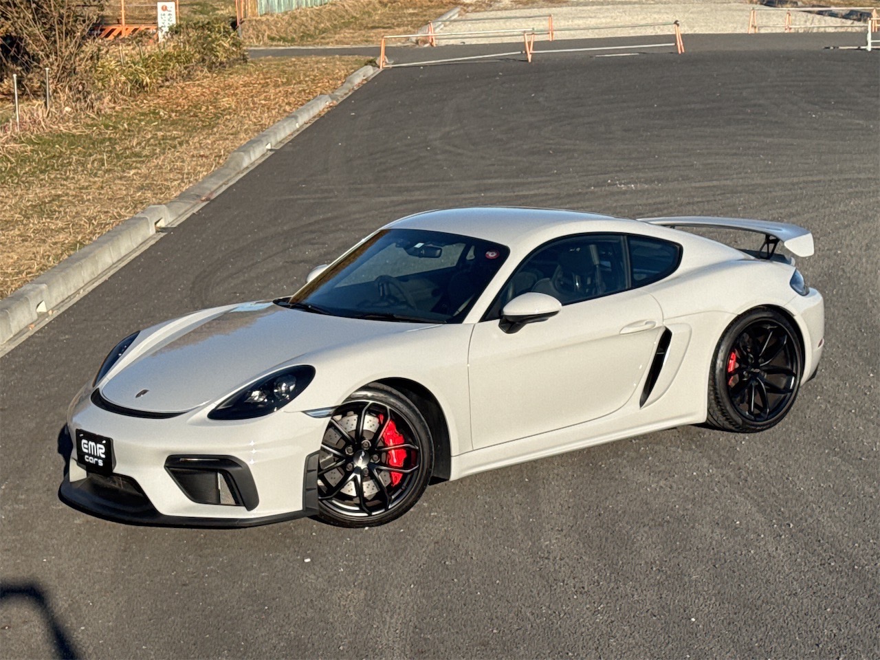 ポルシェ ケイマン GT4